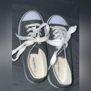 Black and white Lucky Top brand girls tennis shoes size 1
